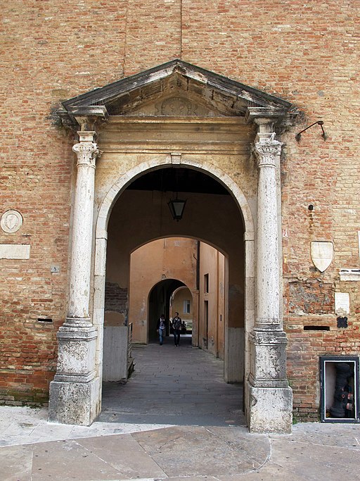 Basilica di San Francesco, porta verso il chiostro B