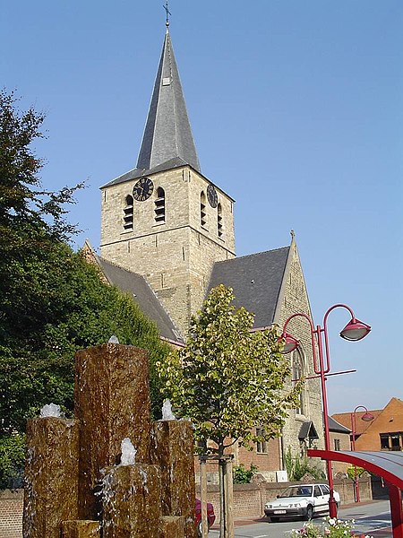 File:Sint-Mauritius-en-Gezellenkerk nevele.JPG