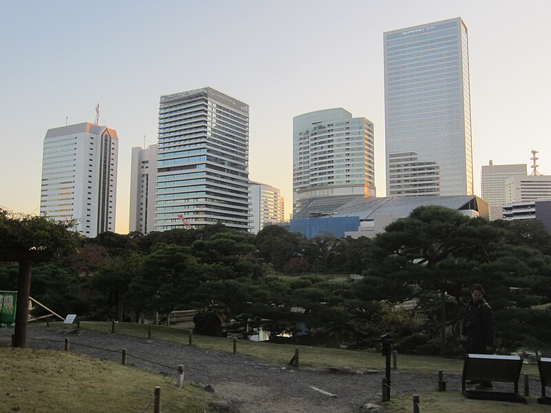 File:Skyscrapers as seen from Hama-rikyū Garden in Tokyo, 2019 - 673.jpg