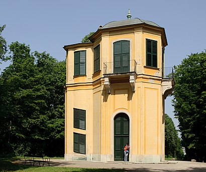 So kommt man zu Kleine Gloriette mit den Öffentlichen - Mehr zum Ort Hier