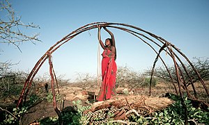 Somali women building a somali house.jpg