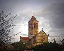 L'église romane dominant les ruines du Meyerhof.