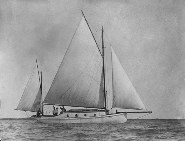 Sailing on Moreton Bay in 1915