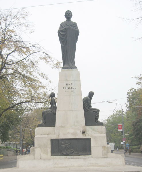 File:Statuia lui Mihai Eminescu din Iaşi1.jpg