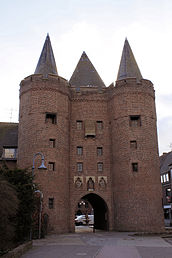 Noord/veldzijde van de stenen poort