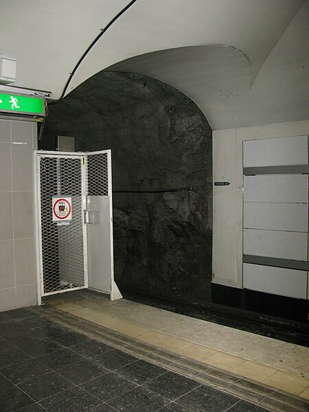 File:Subway tunnel.JPG