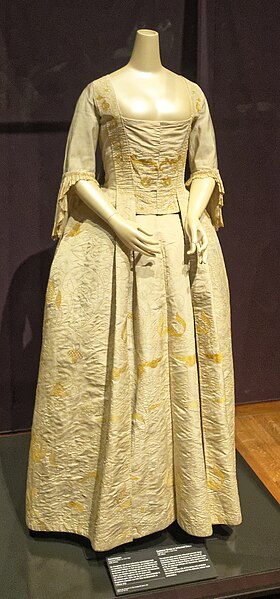 File:Summer dress, c.1740s. Cream silk with yellow Indian style embroidery. Rijksmuseum.jpg