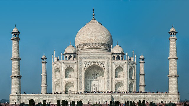 Tadž Mahal, Agra, Indija. Mauzolej je jedno od najpoznatijih ostvarenja mogulske arhitekture