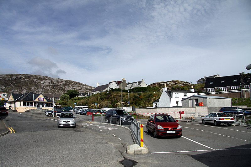 File:Tarbert in summer 2012 (1).JPG