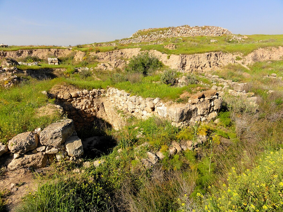 Тель Лахиш. Лахиш (река). Кирья́т-га́т достопримечательности. Хананейский храм в Лахише.