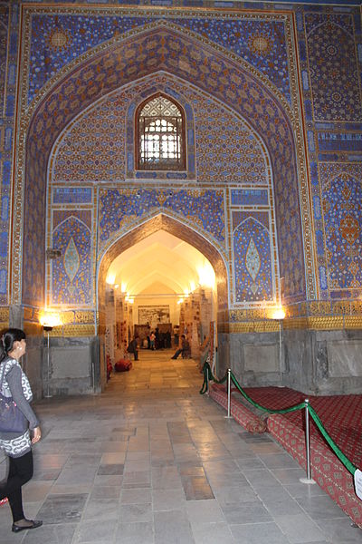 File:Tilla-Kori madrasa inside mosque 96.JPG