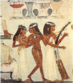 Trois musiciennes à Thèbes. Peinture murale de la tombe du scribe Nakht. XVIIIe dynastie, règne de Thoutmosis IV, 1401-1390