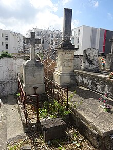 Tombes de victimes de l'accident dans le cimetière de tilleuls de Royan