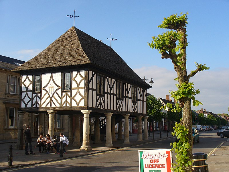 File:Town Hall, Wootton Bassett - geograph.org.uk - 1891493.jpg