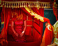 Voile opaque rouge traditionnel recouvrant le visage d'une mariée chinoise (2009).