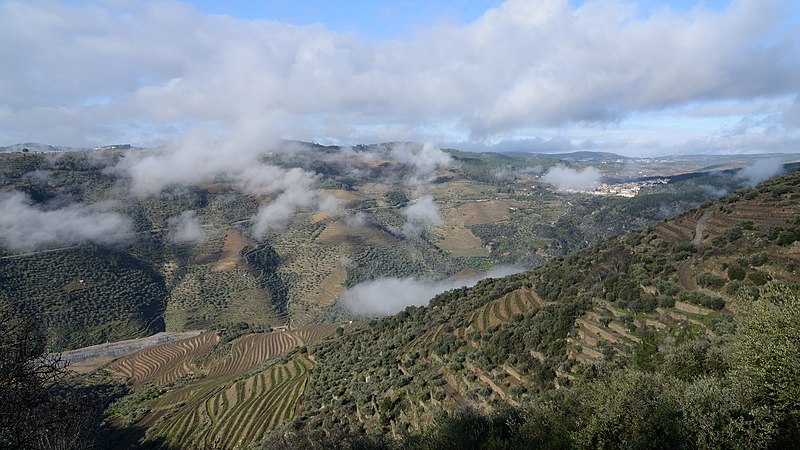 File:Tralhariz, Carrazeda de Ansiães, Portugal (8352972903).jpg