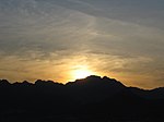 O pôr do sol atrás do monte Finestra