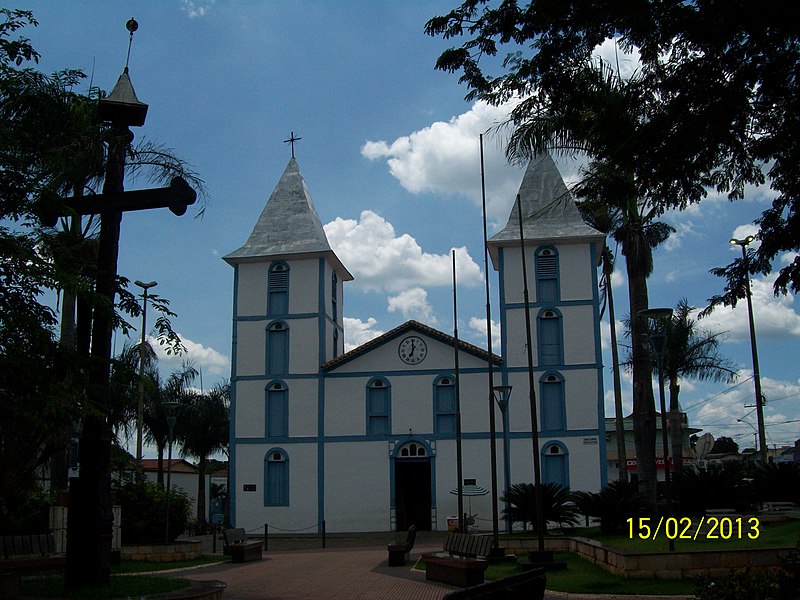 File:Trindade GO Brasil - Santuário do Divino Pai Eterno, Igreja Velha - panoramio (1).jpg