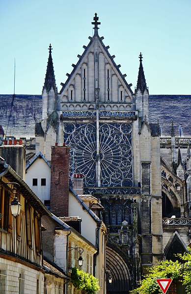 File:Troyes Cathédrale St. Pierre et Paul Nördliches Querschiff 1.jpg