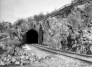 The rail entrance to the complex at Sodersjukhuset, 1940s. Tunnel Sodersjukhuset 1940-tal.jpg