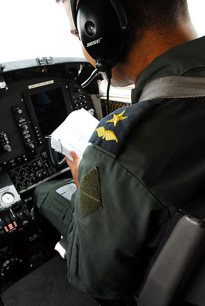 File:US Army 51147 Lt. finds calling as pilot.jpg