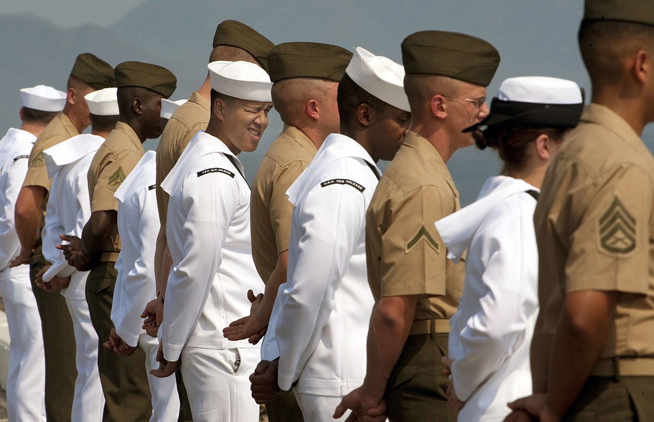 File:US Navy 100615-N-5319A-014 Sailors and Marines man the 