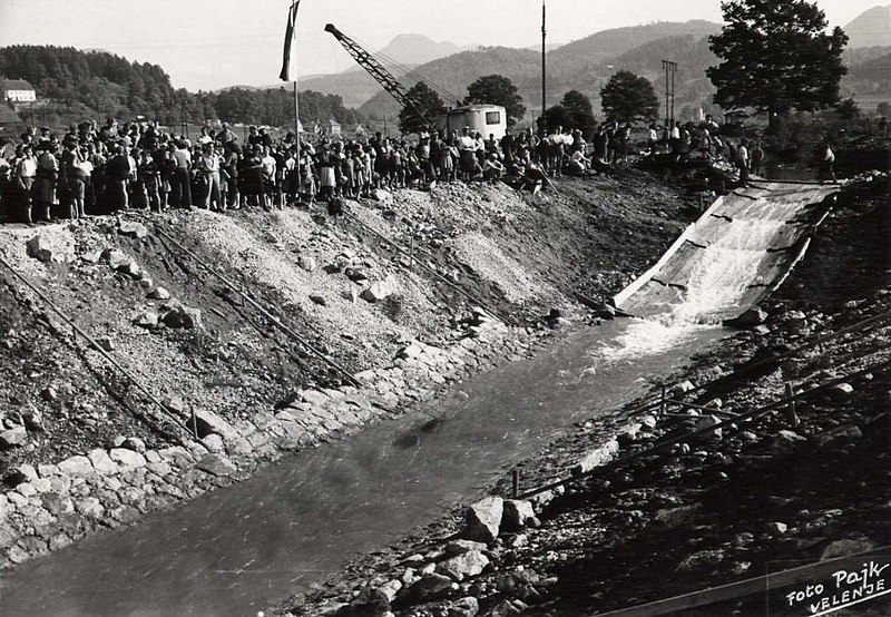 File:Ukrotitev hudourniške Pake 1957.jpg