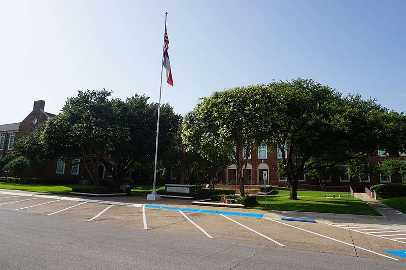 File:University Park July 2016 42 (Highland Park High School).jpg