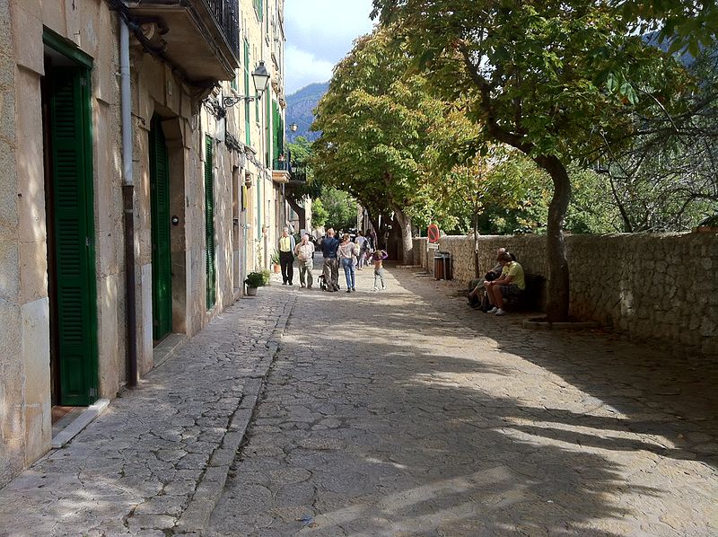 File:Valldemossa's Street - panoramio.jpg