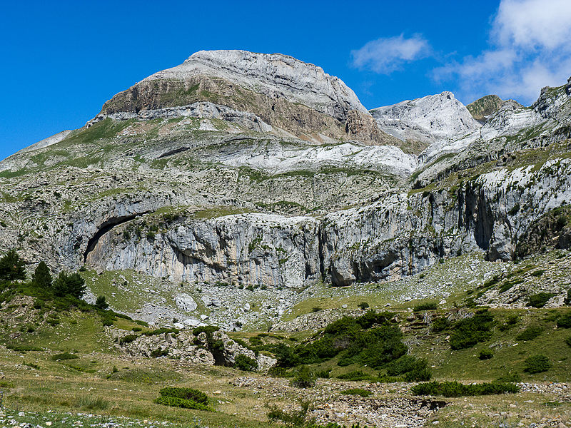 File:Valle de Aísa. El Rigüelo (Nacimiento del río Estarrún) - WLE Spain 2015 (44).jpg