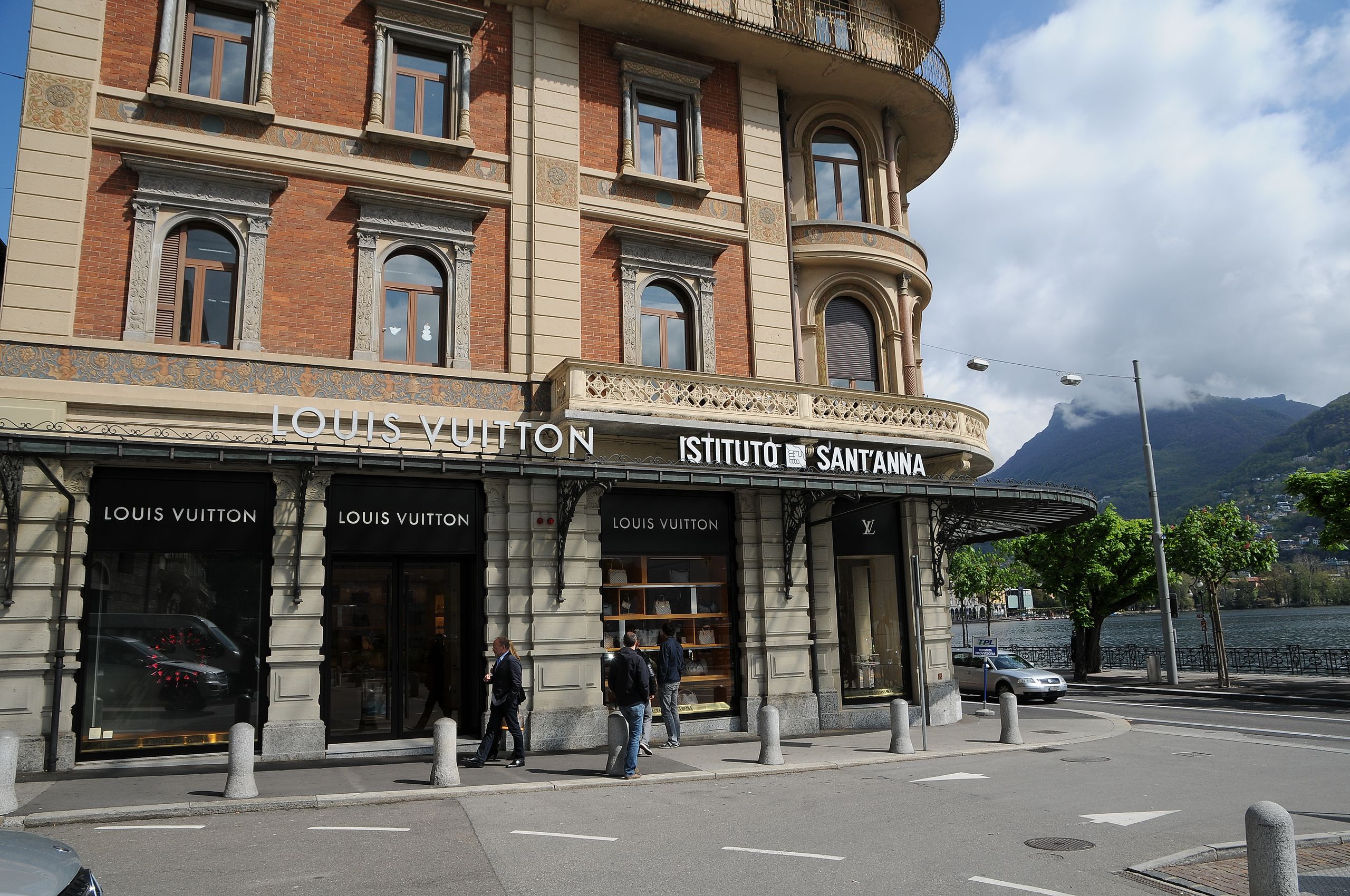 first louis vuitton shop