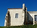 Français : Aile ouest et vestige de l'aile centrale, château de Villebois-Lavalette, Charente, France