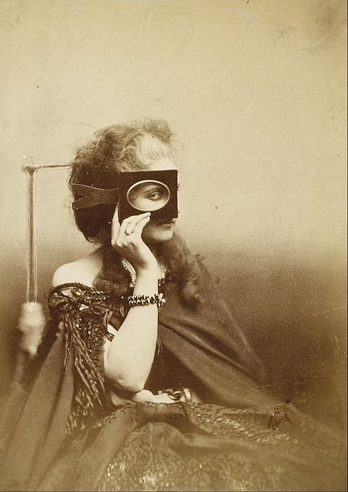 The Countess in a photo by Pierre-Louise Pierson (c. 1863/66)
