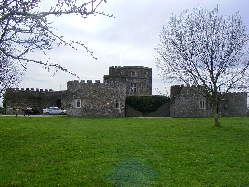 File:Walton Castle.jpg
