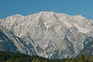 Wettersteinkopf, Wettersteinwand und Rotplattenspitze.jpg