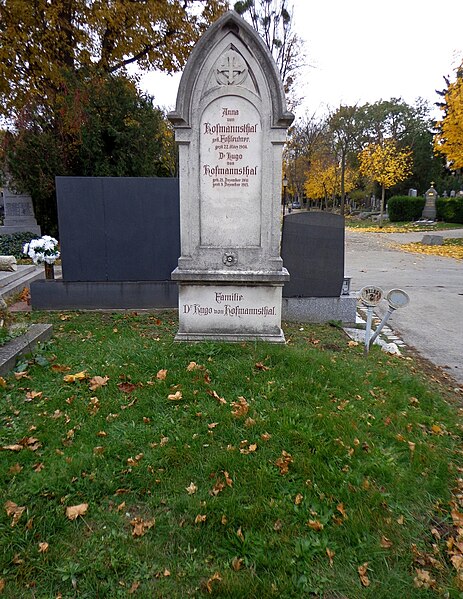 File:Wiener Zentralfriedhof - Gruppe 13A - Hugo Hofmann von Hofmannsthal (1841–1915) 2.jpg