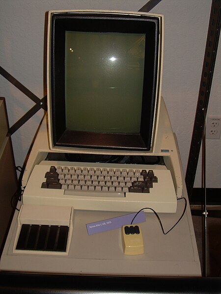 File:Xerox Alto I (1973) workstation console (606x808 pixel bitmap display, keyboard, 5-key chorded keyboard, and 3-button mouse) - Computer History Museum (2007-11-10 23.09.48 by Carlo Nardone).jpg