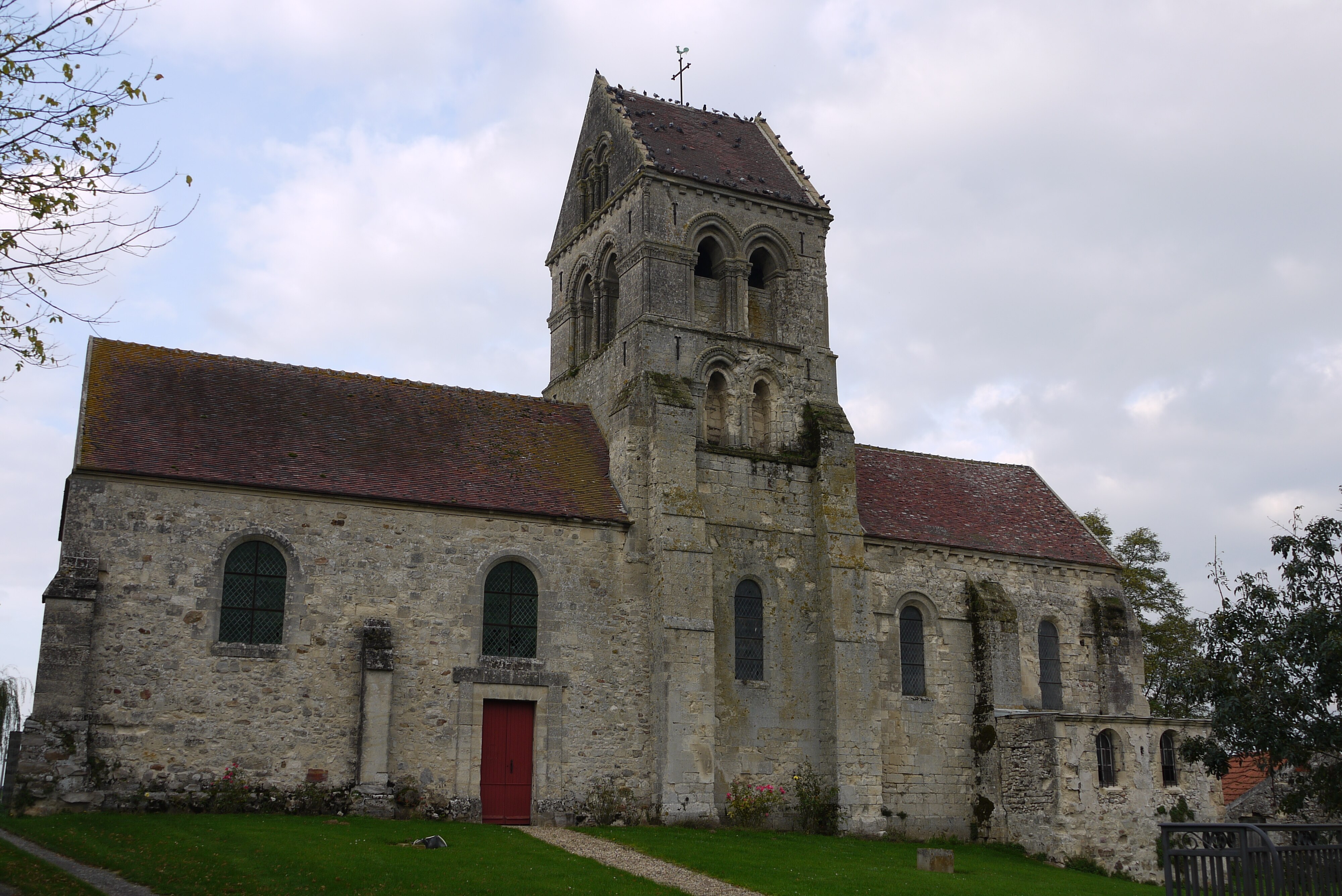 Les hauts. Замок сен Женевьев. Sainte-Geneviève-des-bois, île-de-France, Франция.