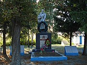 Братська могила радянським воїнам та памятник воїнам землякам с Вищевеселе.jpg