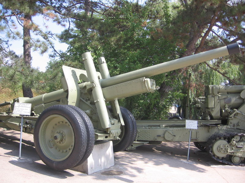 File:122 mm gun (A-19) displayed at the Museum of Heroic Defense and Liberation of Sevastopol on Sapun Mountain.JPG