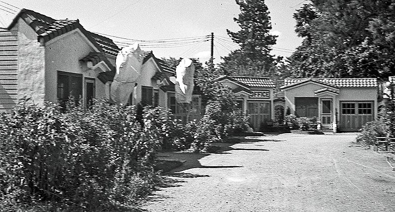File:1937- Redwood Motel Grants Pass, Oregon (2659756660).jpg