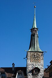 Der Zeitglockenturm (seltener Roter Turm genannt) ist das einzige Überbleibsel der mittelalterlichen Stadtburg; der Turm wurde während der Zähringerzeit etwa um 1150 errichtet.