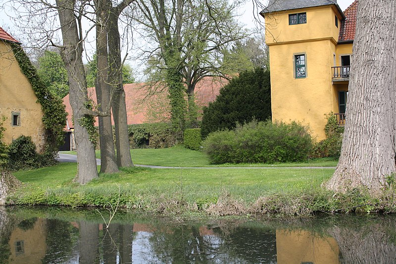 File:2010-04-28 Gut Böckel, Rödinghausen 068.jpg