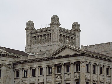 2016 Capitel con Cariátides del Palacio Legislativo Montevideo Uruguay.jpg