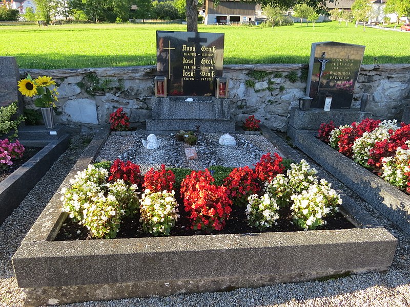 File:2017-09-14 (106) 2017-09-14 Friedhof St. Gotthard.jpg