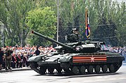 ドネツク人民共和国軍のT-64BV。ドネツクの2019年5月9日の対独戦勝記念パレードにて撮影。