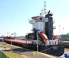 Die Karoli in der Brunsbütteler Nord Ostsee Kanal-Schleuse