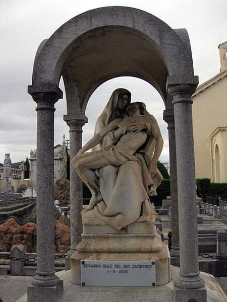 File:289 Cementiri, sepulcre Solà-Vinardell, Pietat de Venanci Vallmitjana.jpg