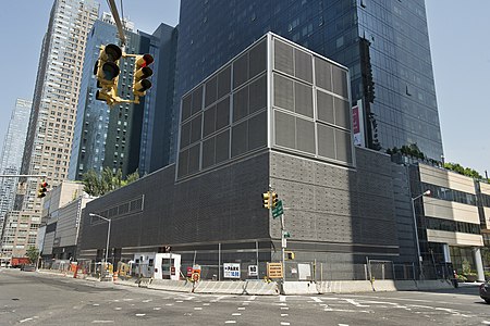 Dyer Avenue at 41st Street; the gray brick building in the center is for the 7 Subway Extension 7Line 2367 (9124955119).jpg