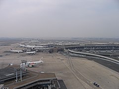 Aéroport De Paris-Orly: Situation géographique, Histoire et dates, Organisation du trafic